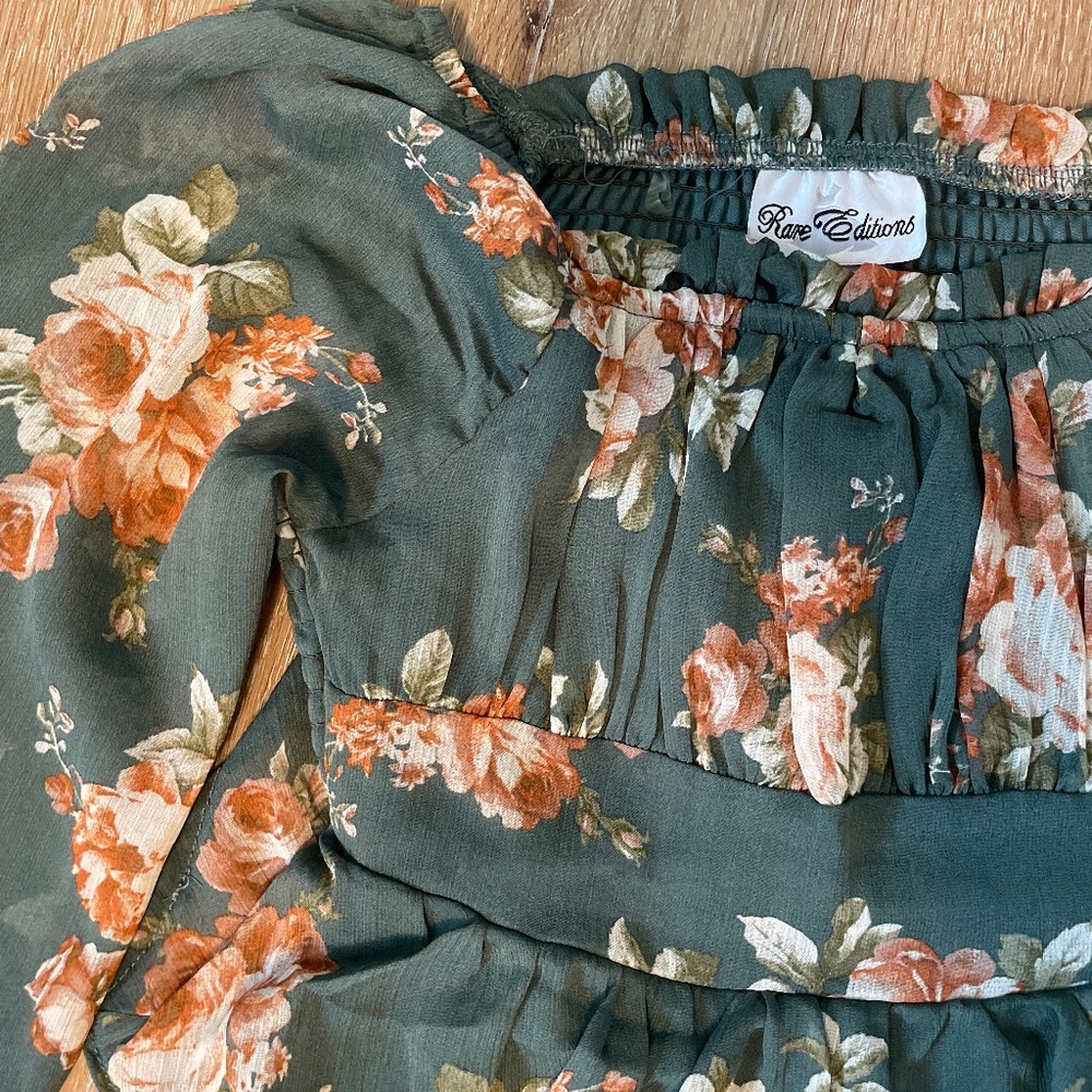 Trendy, tiered girls dress